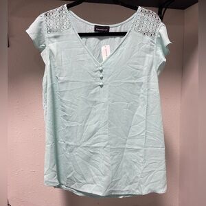 FORTUNE + IVY PAIGE BUTTON DETAIL BLOUSE MINT - XL